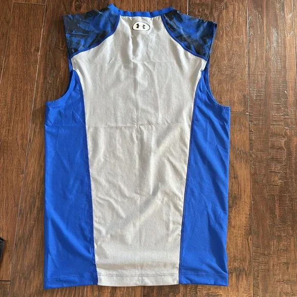 ☘️4 Compression/Fitted Workout Tops - Picture 7 of 10